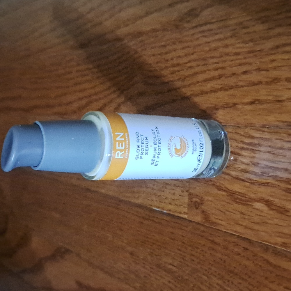 NWT Ren Clean Skincare Glow and Protect Serum Full Size 1.02 oz New in Box